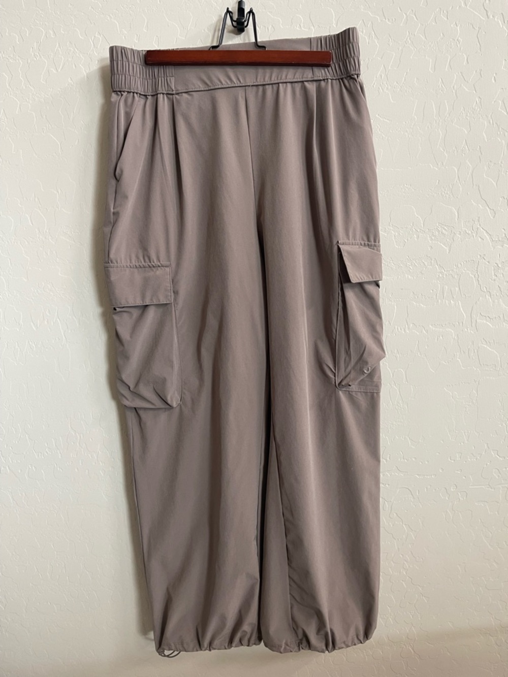 JoyLab Women's Cargo Joggers in Taupe
